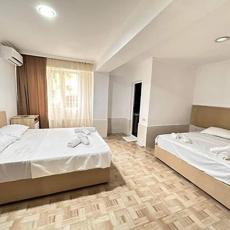 Femi Ji Hotell Batumi Exteriör bild