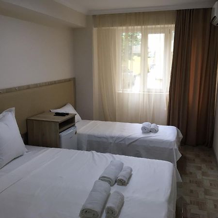 Femi Ji Hotell Batumi Exteriör bild