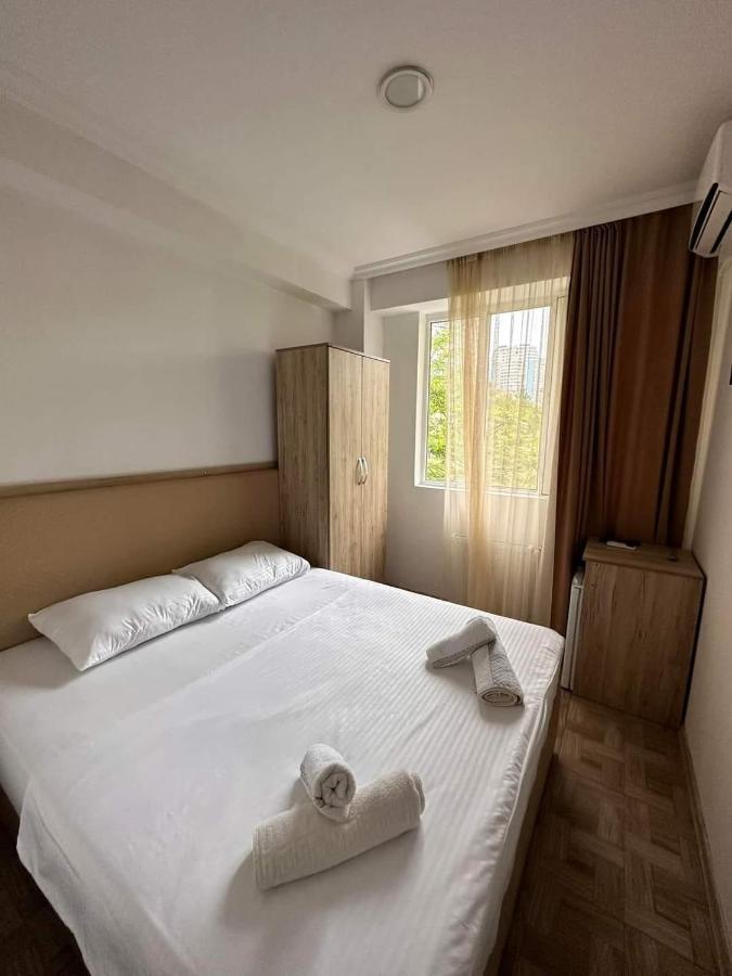 Femi Ji Hotell Batumi Exteriör bild