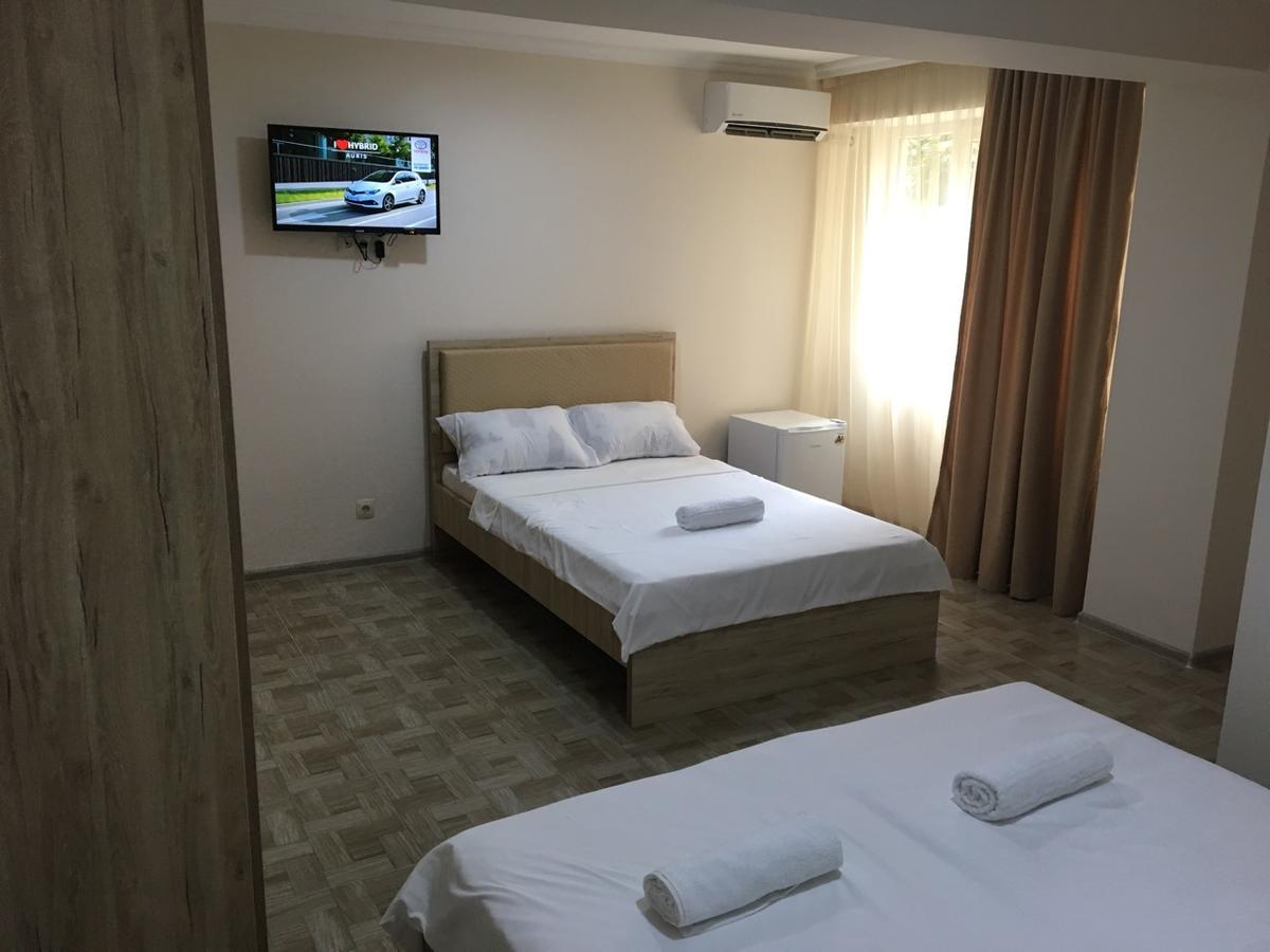 Femi Ji Hotell Batumi Exteriör bild