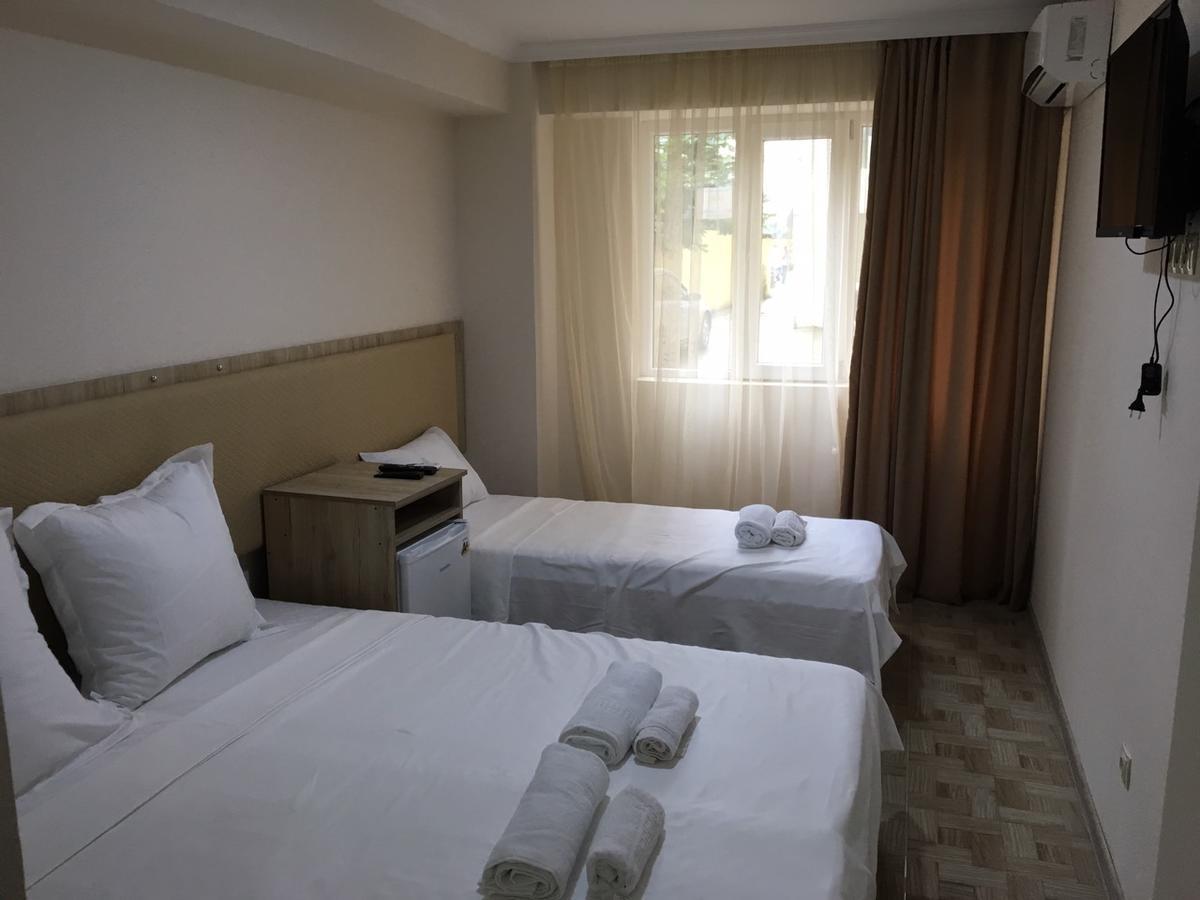 Femi Ji Hotell Batumi Exteriör bild